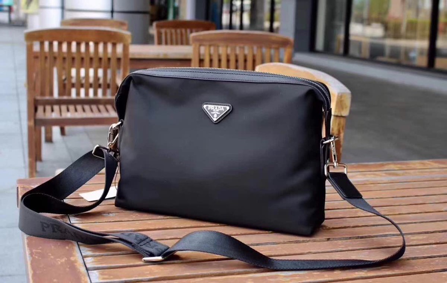 Batch 320 ORIGINAL single GOODS ?? model: 0282-3. PRADA ???? sells all fabric bags in the market ?? truly to the original factory fabric specially made without fugs ?????? PRADA original single channel goods simple and elegant style very good FIT Original