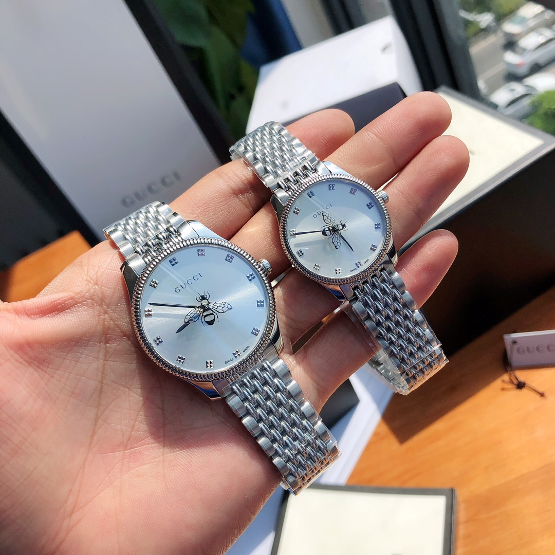 Comment :600 Original box :30 GUCCI This classic stainless steel watch belongs to the G-Timeless collection, featuring a classic sensuous design that combines sunray textured dial and a cleverly designed bee-patterned second hand.
Stainless steel case, si