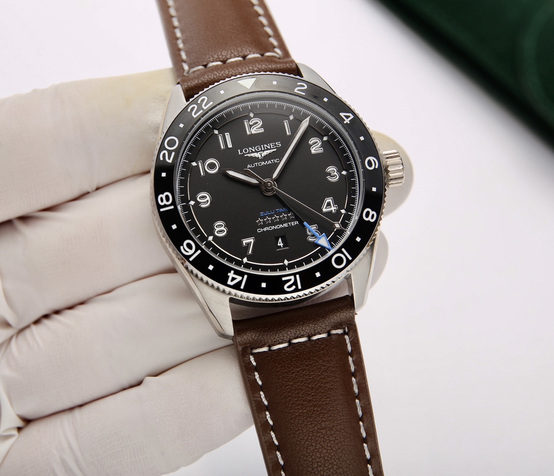 Belt: 560. Steel ?20.
Longines Pioneer Zulu Time watch... Ceramic bezel automatic mechanism, 316 stainless steel case and strap, 42mm??13.9mm. Date display. Dual time zones, equipped with top-of-the-line custom automatic mechanical movement (stable timeke