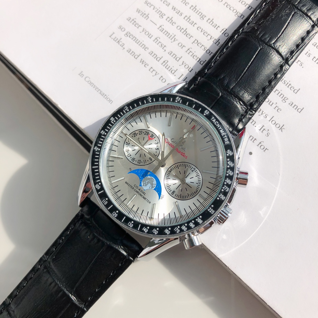 ?? Leather strap 80 Steel strap 90 The Omega Speedmaster collection is one of the brand's signature models. The legendary Speedmaster, which has participated in all six of humanity's moon landing missions, is a paragon of the brand's pioneering spirit. Th