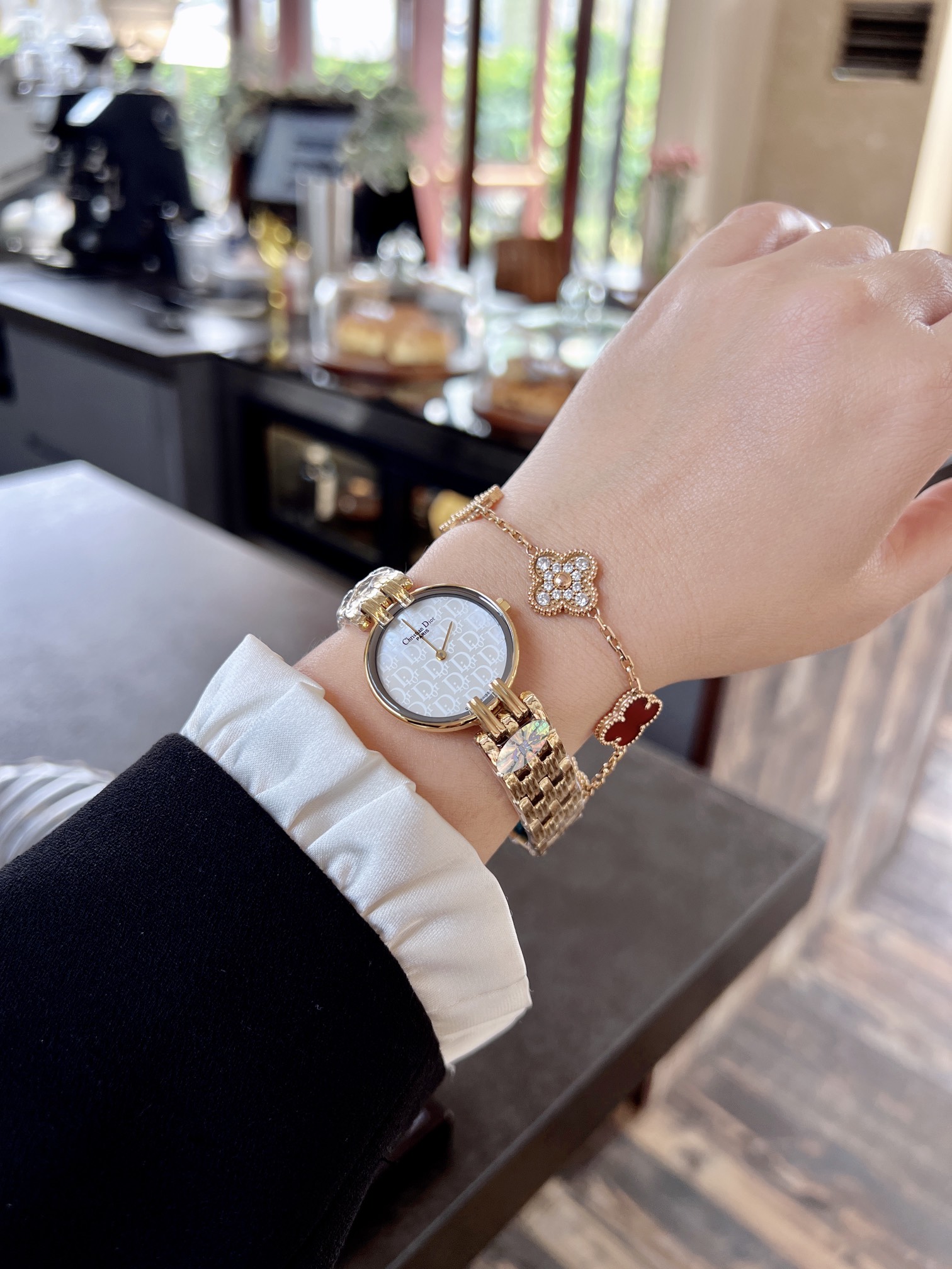 ????260 ?? Japanese vintage treasure watch ? Dior Fashion Devil women's Watch, highly recommended on the hand ~ Dial size 28mm not too small, simply a girl's favorite ~ mother-of-pearl dial, especially elegant when worn ~ with a strong Chinese style