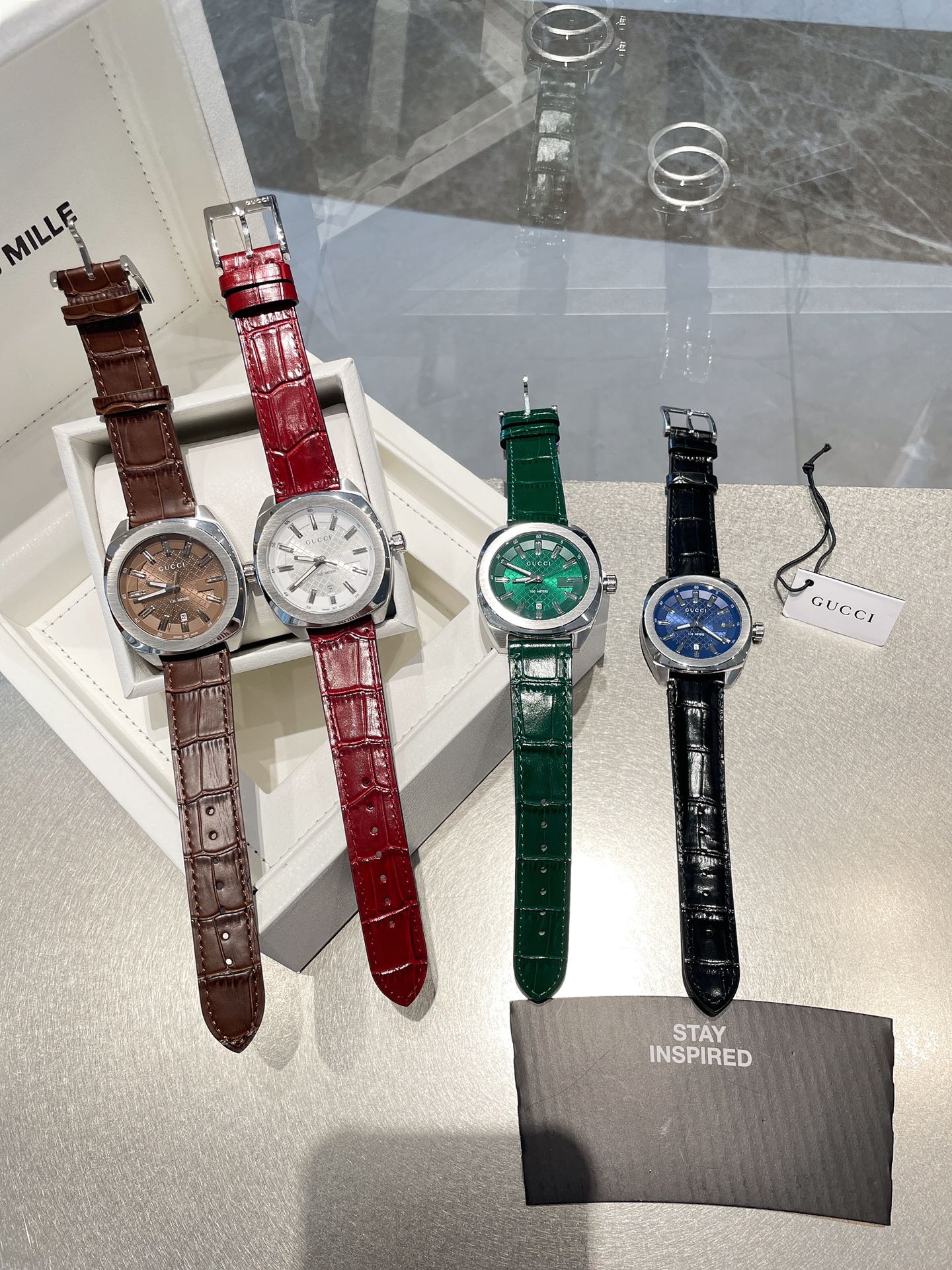 ?? Belt 260 Steel belt 280
Gucci dive classic collection counter New color dial ?? Very fashionable and versatile style ?? Stainless steel case very heavy ?? Both men and women ?? Diameter: 40mm