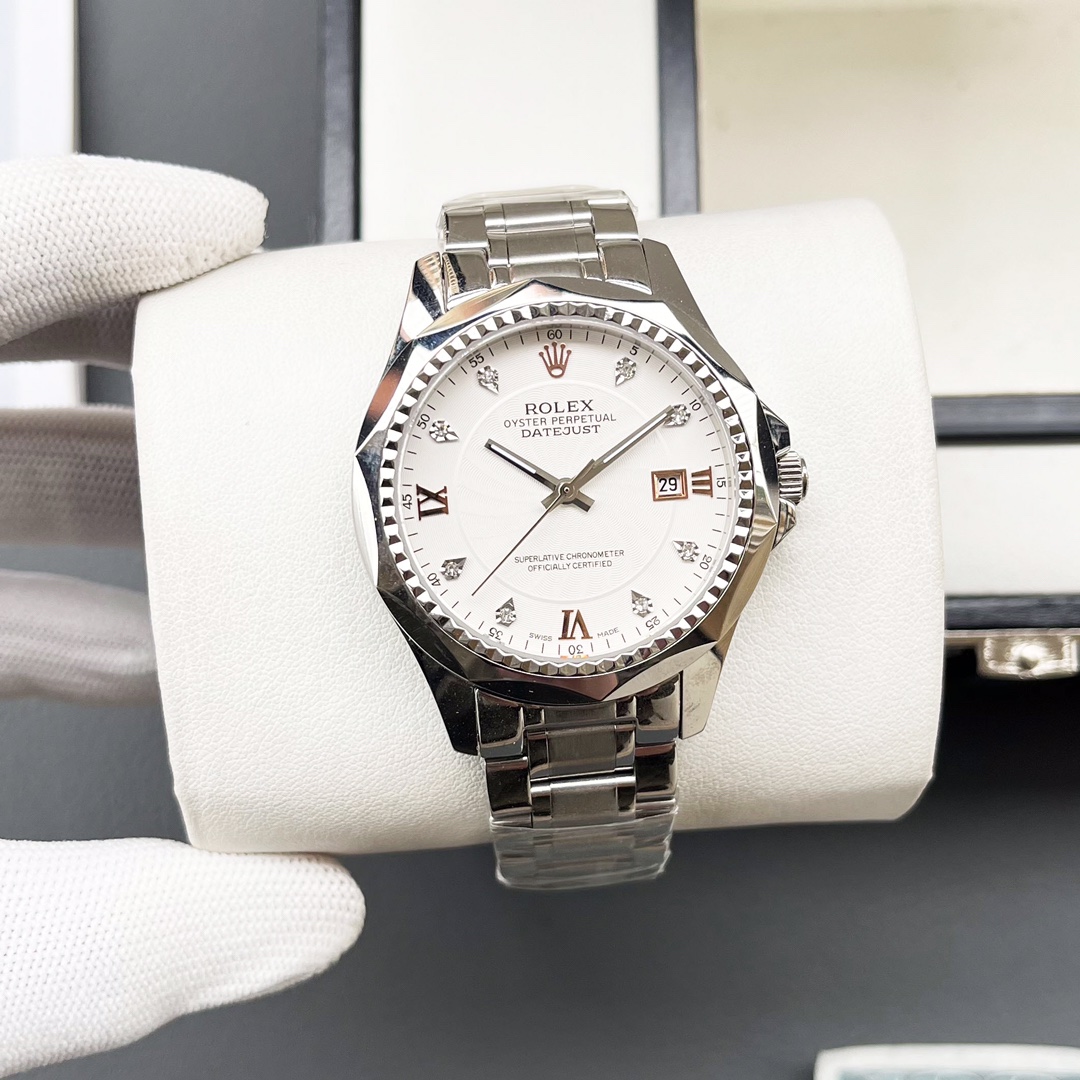 Belt 550 Steel belt 570
Rolex (New three-hand, Business Casual) Luxury and Grandeur Type: Fine Men's Watch (New) Strap: Genuine cowhide strap (comfortable)/361 stainless steel strap (durable) Movement: Imported Citizen movement) Material: Sapphire scratch