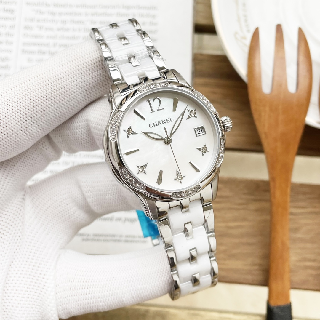 Belt 650 ceramic belt +50
Classic style
Brand: Chanel
Style: Fine ladies' watch
Movement: Imported Citizen 8215
Case: 316 stainless steel case, sapphire crystal
Diameter: 34mm /11mm
Companionship is the longest declaration of love, but a gift is the embod