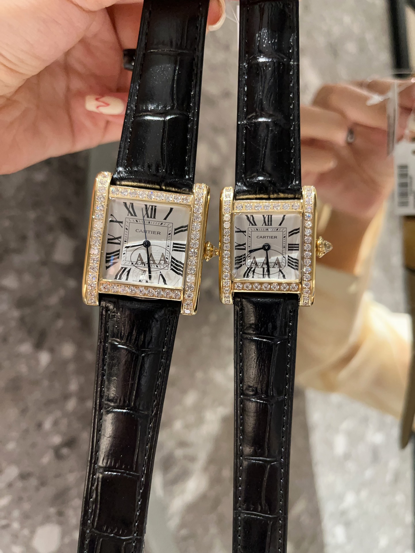 ?? Leather strap white 320 gold 340 diamonds ?30
Volume order goods 2024 Cartier Tank NOrmale, imported quartz movement, 316L stainless steel case and bracelet, coated sapphire crystal, leather strap and steel strap universal. Case size
Unisex men's size: