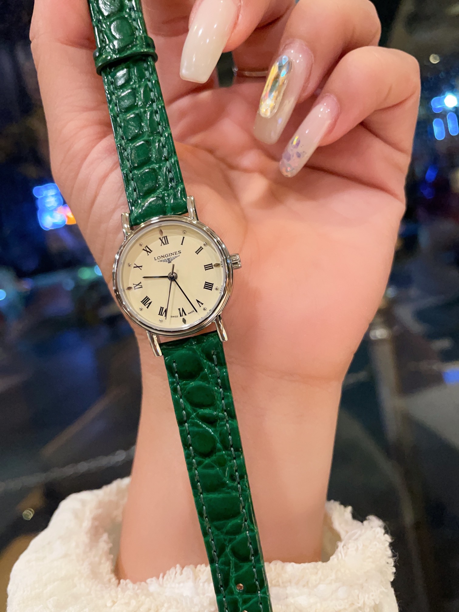 ?? Leather strap, gold and white, 280
# Vintage Longines small gold watch
vintage Western longines simple little gold bean, simply CHIC ??! Small size 26mm understated yet not lacking in detail beauty, dial scale is too slender and DELICATE! Retro and uni