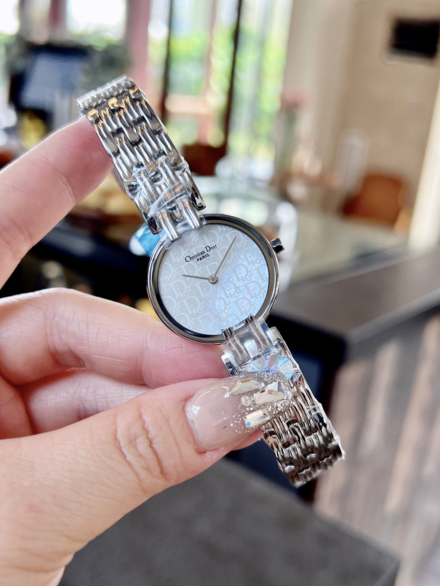 ????260 ?? Japanese vintage treasure watch ? Dior fashion magic women's watch, highly recommended on the hand ~ Dial size 28mm not too small, it's simply girls' favorite ~ Mother-of-pearl dial, wearing it makes you look particularly elegant ~ Strong vinta