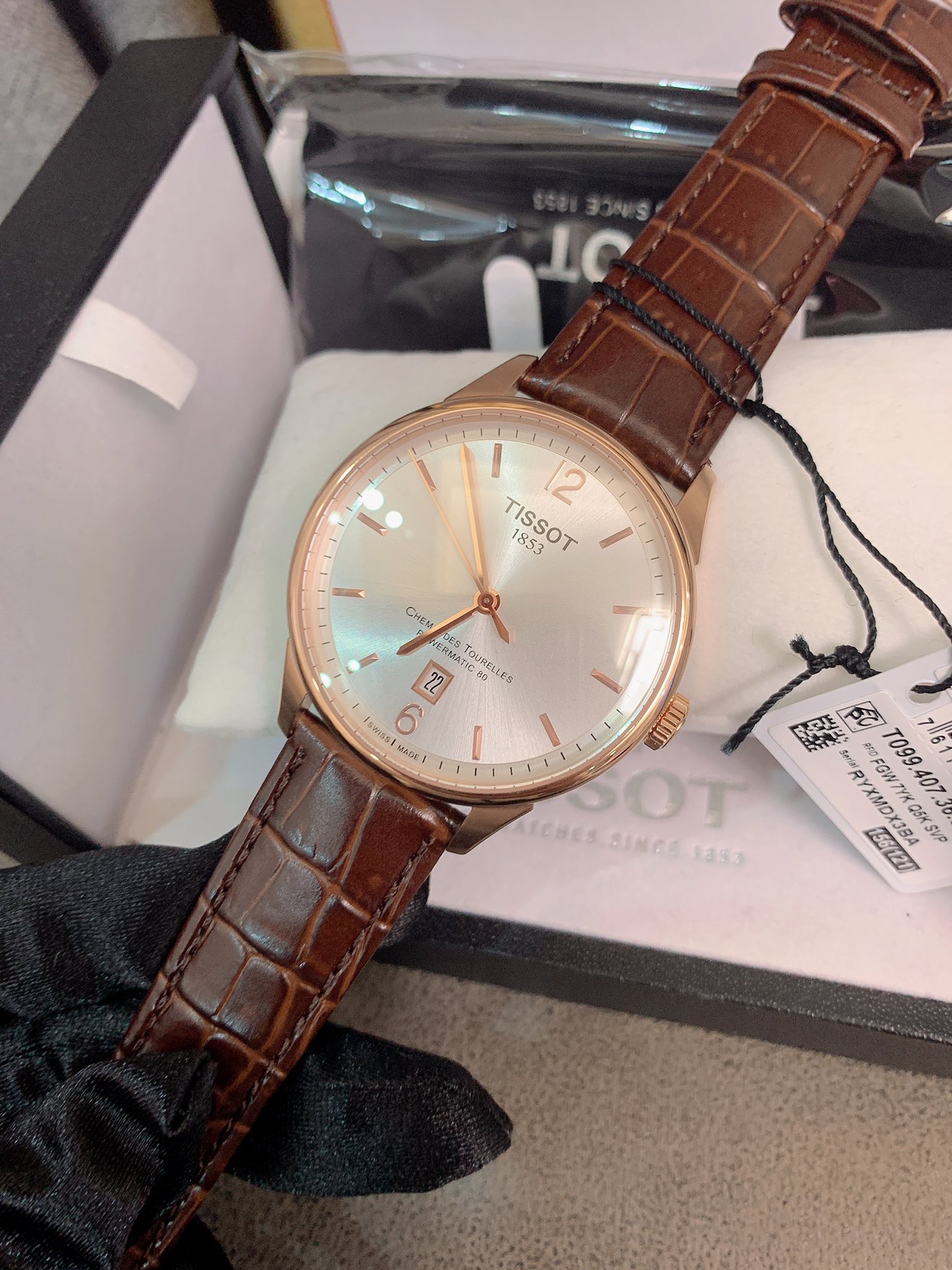 Leather and steel, gold case 680
Original single quality Tissot Trumard series classic T099.407.16.048.00 Trumard automatic mechanical watch, Huang Xiaoming same original factory accessories ? with 2824 movement. Sapphire glass, ~ 42mm in diameter /10.89m