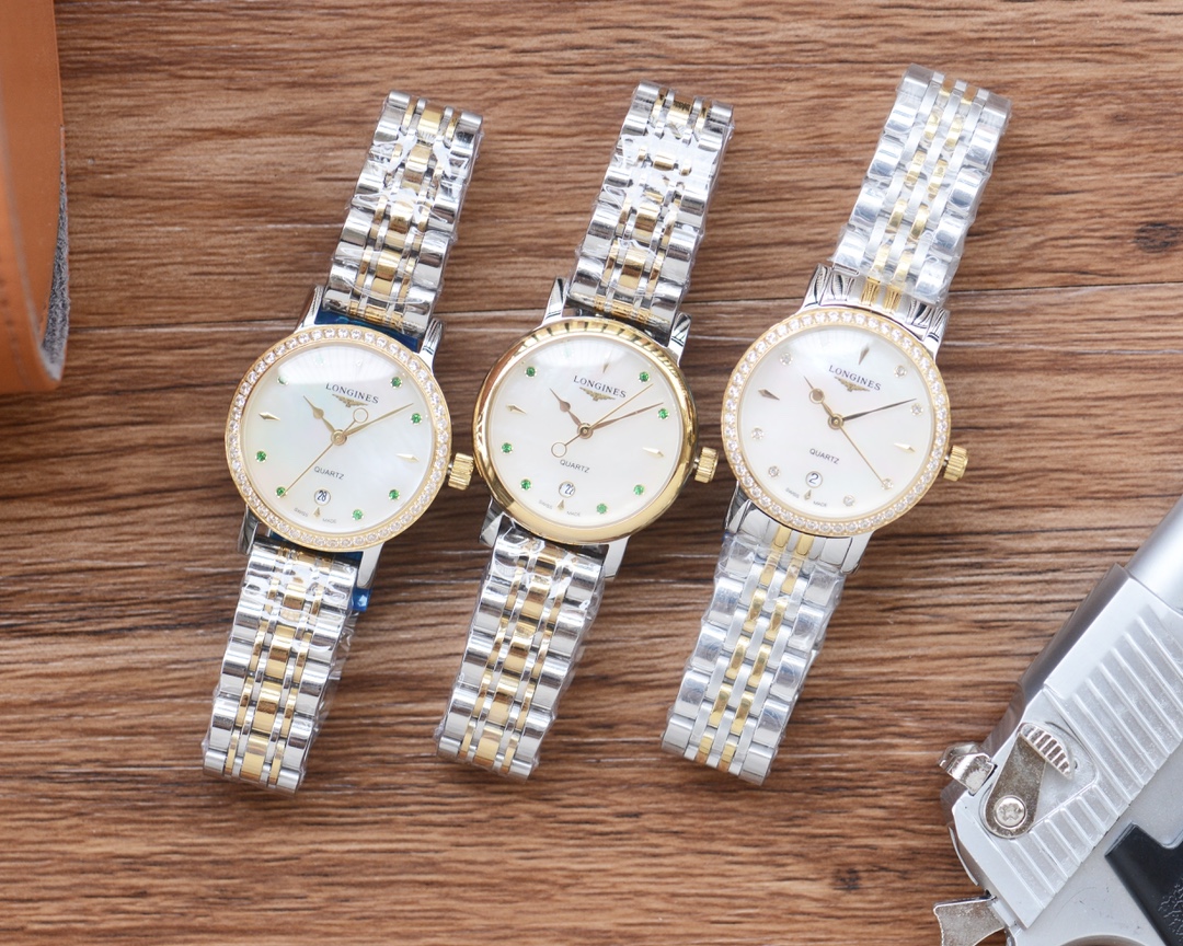Leather steel with white 220 gold 240 ceramic band +20 diamonds ?30(gold in small quantity)
Longines combines feminine materials with dynamic lines to create the new Conquest Classic. The new watches remain true to the brand's signature elegance. The seri