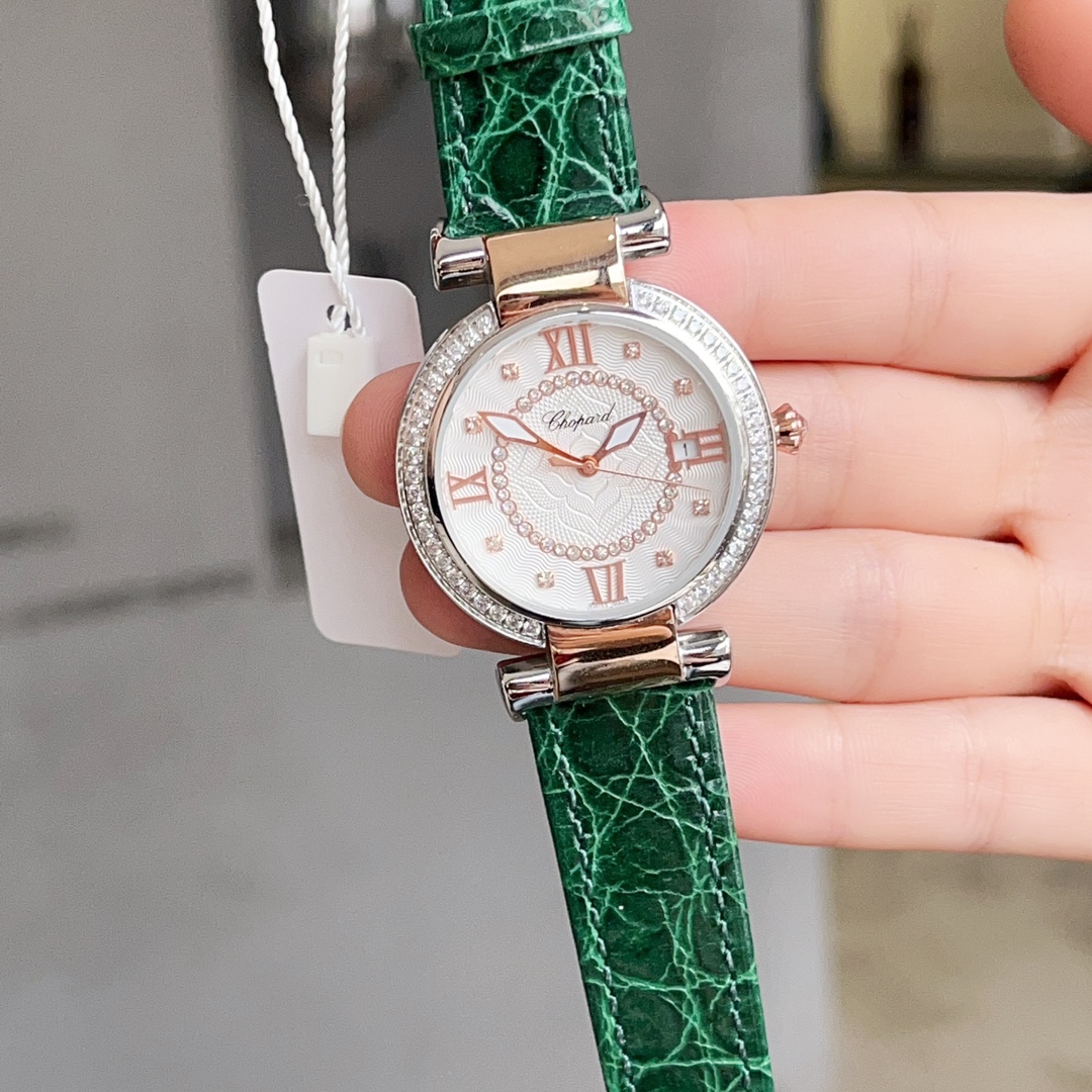 ?? Leather bezel 280 gold 300; White diamond 300 gold 320
CHOPARD/CHOPARD IMPERIALE collection watch. Made entirely of 316 stainless steel, this watch is hand-set with Swarovski crystal diamonds and is a symbol of American luxury lifestyle! Quartz movemen