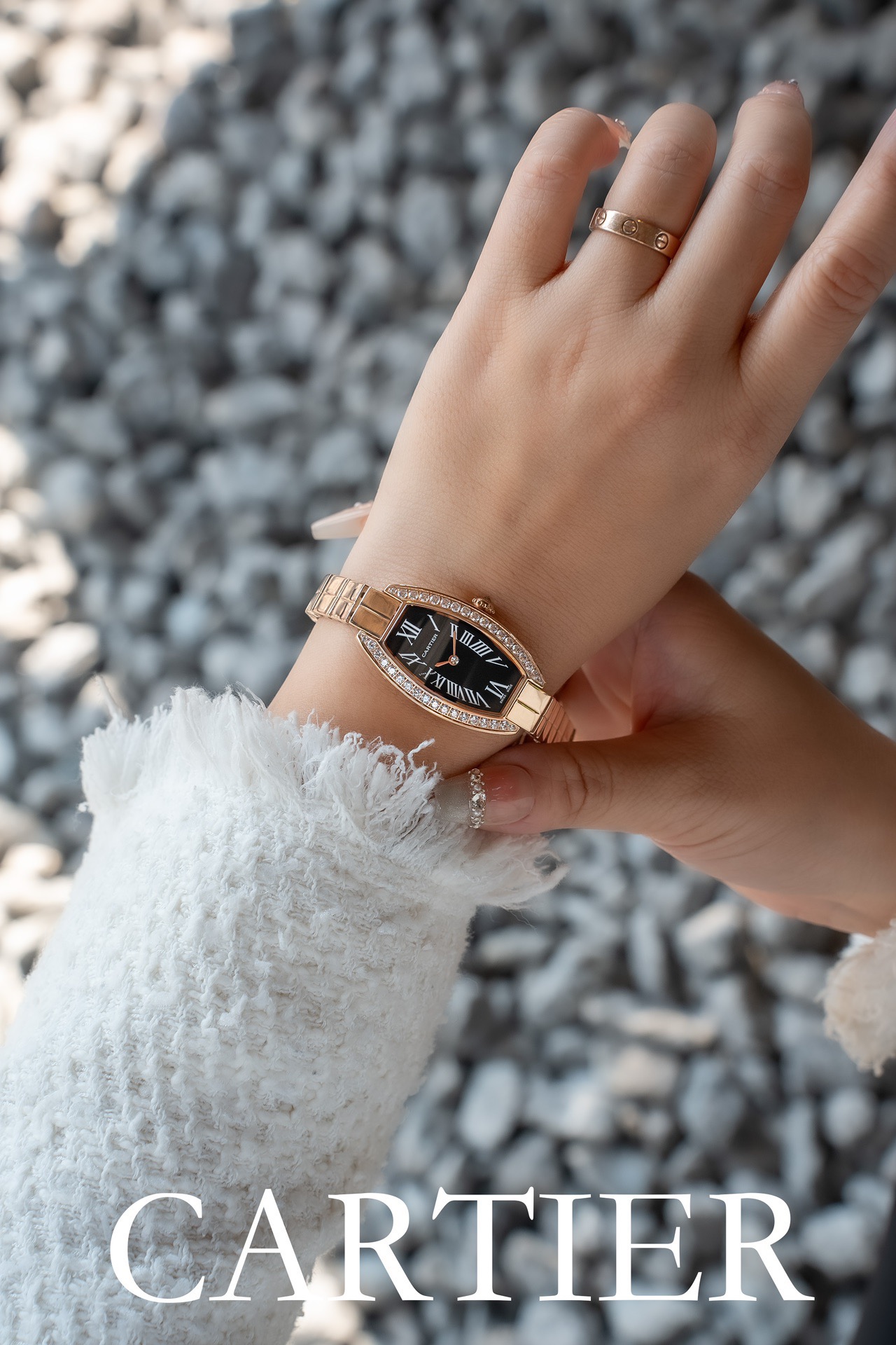 Full upgrade in stock, gold and silver are the same as ??480
?? Cartier ??Cartier cask luxury watch, leading style, beyond time, design and exquisite craftsmanship, favored by the noble trend of all sectors, the watch perfectly combines the two different 