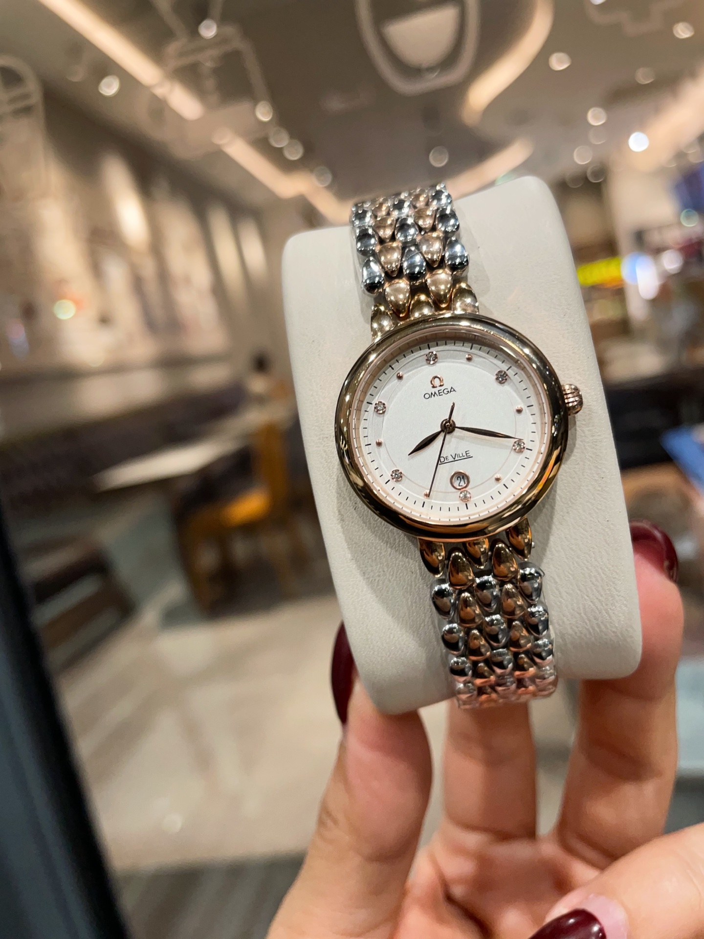 Upgraded OMEGA - Omega ?? Water drop ?? Elegant collection makes a stunning debut, combining the elegance of noble jewelry with the precision of excellent timepiece "dewdrops" to form a dazzling bracelet, with smooth lines exuding the soft and dynamic fem