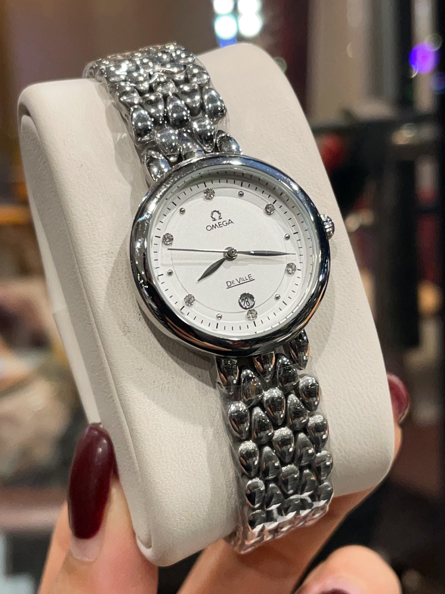 Upgraded OMEGA - Omega ?? Water drop ?? Elegant collection makes a stunning debut, combining the elegance of noble jewelry with the precision of excellent timepiece "dewdrops" to form a dazzling bracelet, with smooth lines exuding the soft and dynamic fem