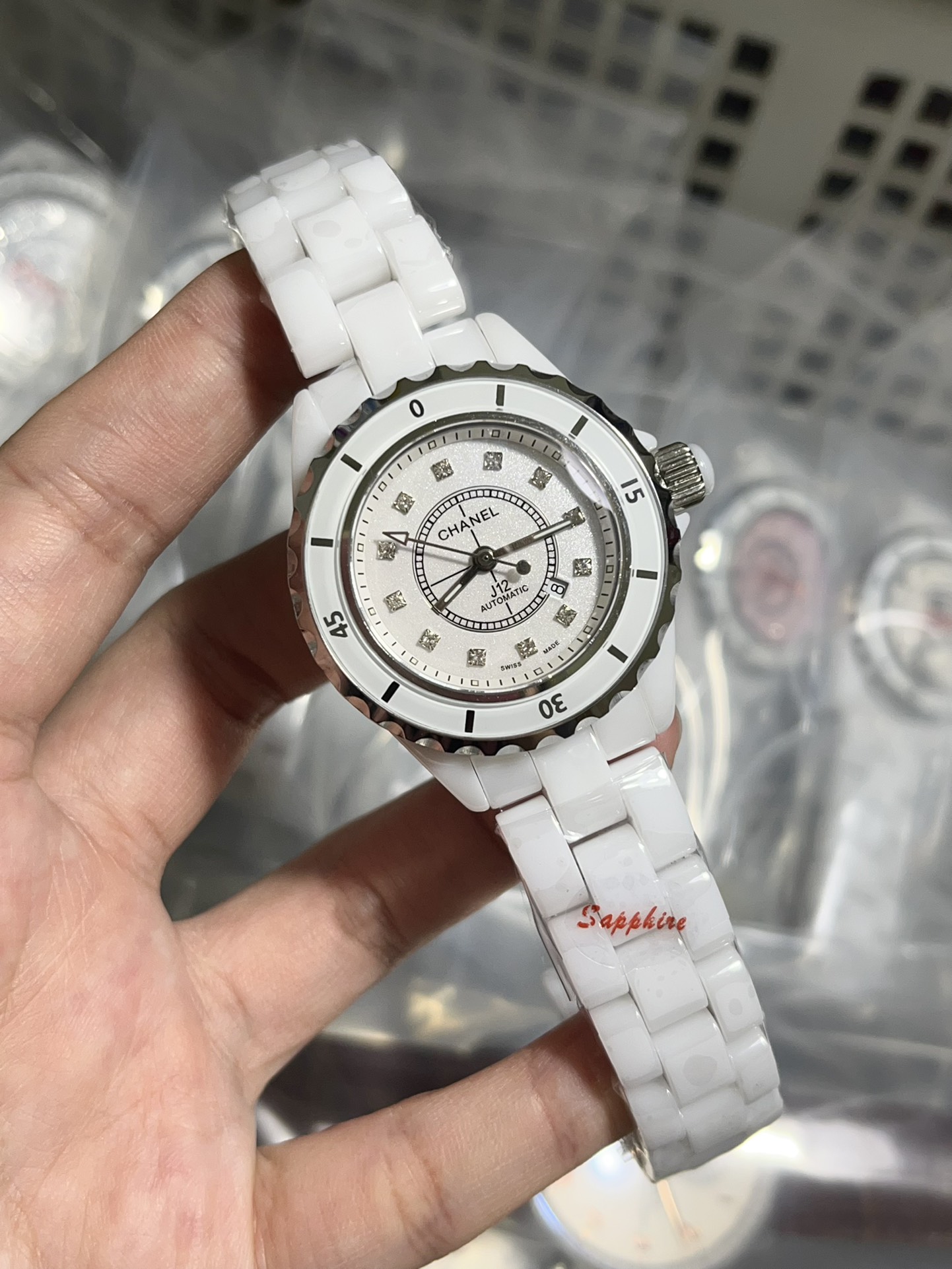 Stone face/Silver needle ?? [33mm women 's automatic machinery]
CHANEL??J12??33mm Classic Women's Automatic Mechanical style ??
With high-density ceramic bracelet and case & original Seiko Japanese ? ?
Very low return rate ? ?33mm fits most girls' wrists 