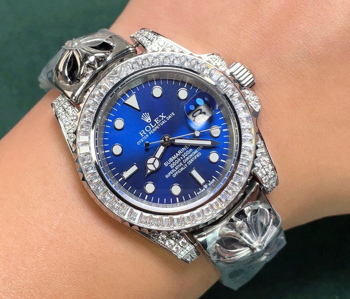 ?? After three years ??BOBO Heavy Industry creates the Kronin movement, giving you a different experience, if you don 't like the ghost, it will definitely be your connoisseur ?? ROLEX?? Submariner with diamonds Kronin Movement at the back ? Men' s luxury