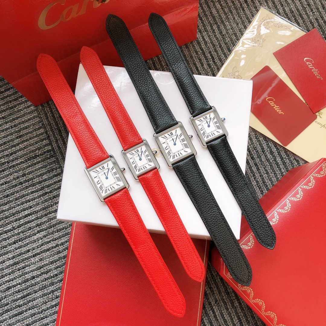 ?? Real photos [Premium Upgraded Version] Cartier Tank Solo, a highly versatile watch imported Swiss quartz movement, beaded crown set with a cabochon synthetic spinel, silver-plated pearlescent dial, Roman numeral hour markers, sant-shaped blue steel han