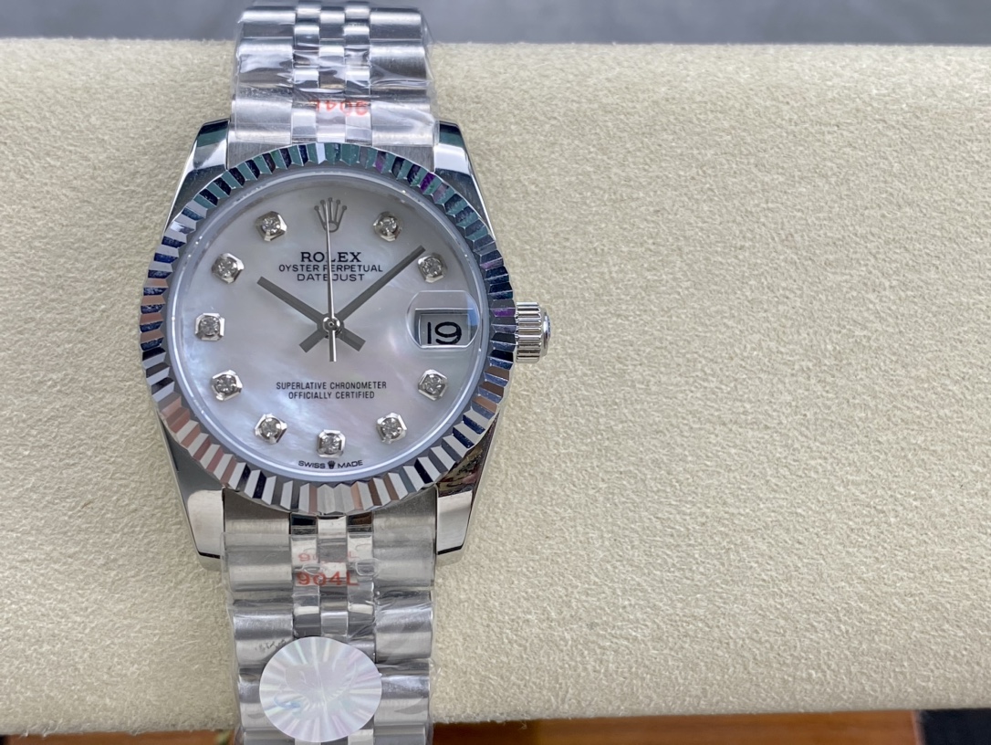 Double head grain version
SK Factory women's Rolex Single Calendar Datejust 31mm
[Diameter] 31mm
[Movement] Equipped with an automatic mechanical movement
[Bezel] Rolex RingCommand triangular bezel/aperture/diamond bezel
[Mirror] Scratch-resistant sapphir