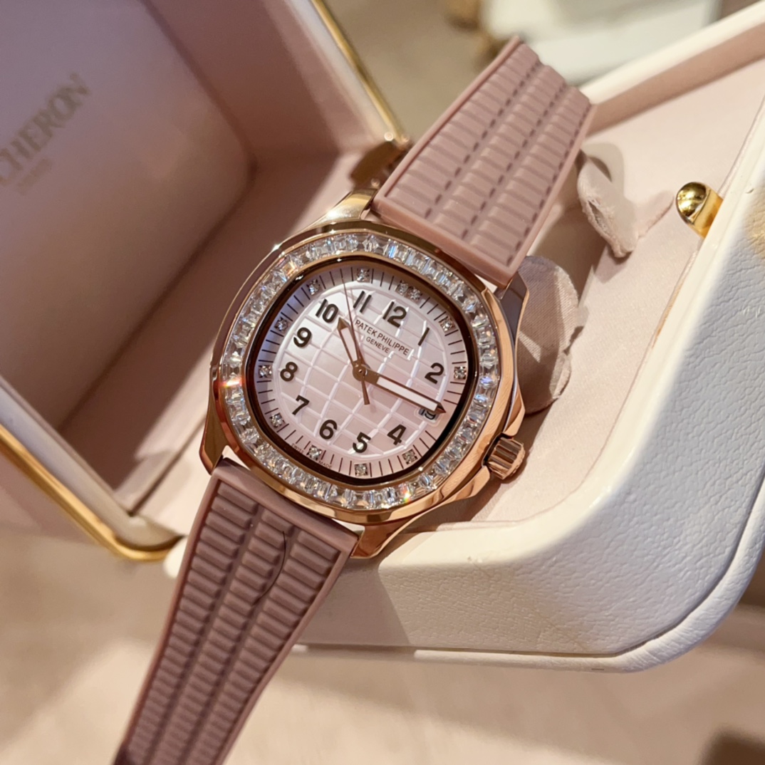 ?? 450
Super pink Patek Philippe grenade, at first sight level, fall in sight level, first crush
In my opinion, this is the top-tier female grenade. It features a two-tone milky white mother-of-pearl gradient dial with a rose gold case, a bezel set with 4