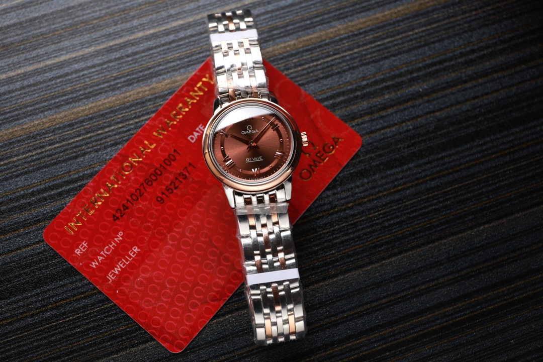 Taiwan factory product: White steel 460. Gold ?20. (This product has been strictly tested for water pressure resistance, water resistance up to 120 meters ??)
?? This shipment is in the form of three codes, return and exchange are in and out in the form o