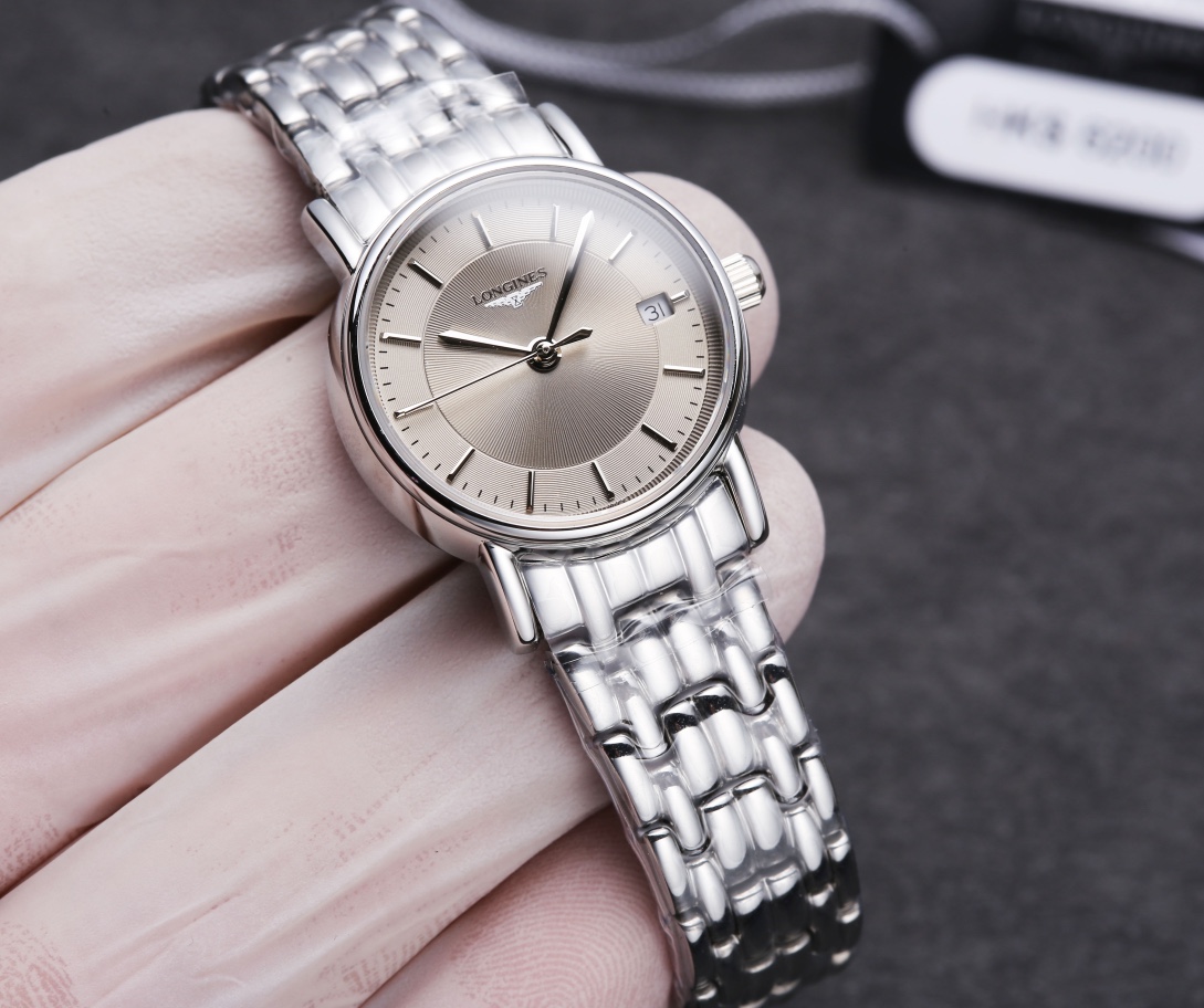 Taiwan factory product: White steel 460. Gold ?20. (This product has been strictly tested for water pressure resistance, water resistance up to 120 meters ??)
?? This shipment is in the form of three codes, return and exchange are in and out in the form o