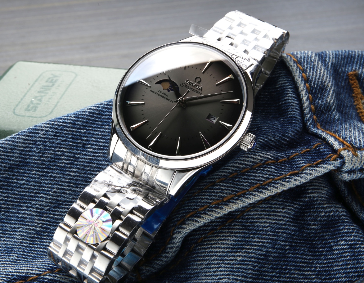 Produced in Taiwan: White steel P:660. Gold ?20.
(This product has been strictly tested for water pressure resistance, water resistance up to 120 meters ??)