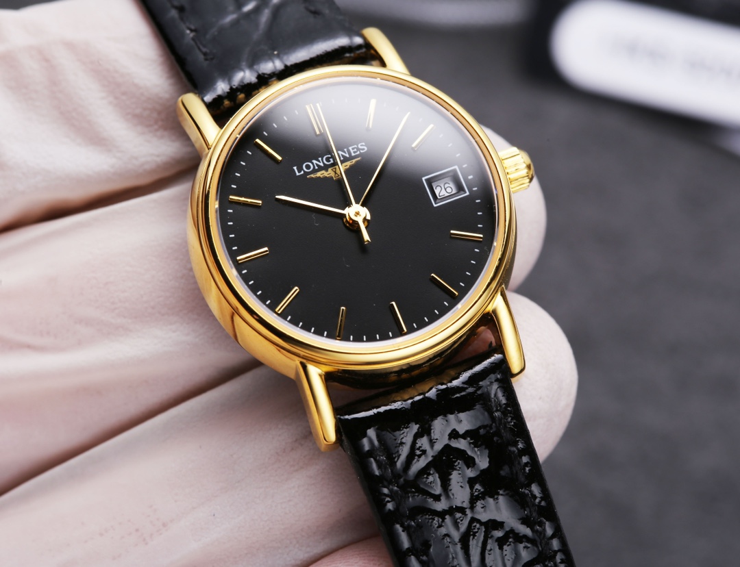 Taiwan factory PRODUCT: White leather 440. Gold ?20. Steel band ?20. (This product has been strictly tested for water pressure resistance, water resistance up to 120 meters ??)
?? This item is shipped in the form of three codes, return and exchange are in