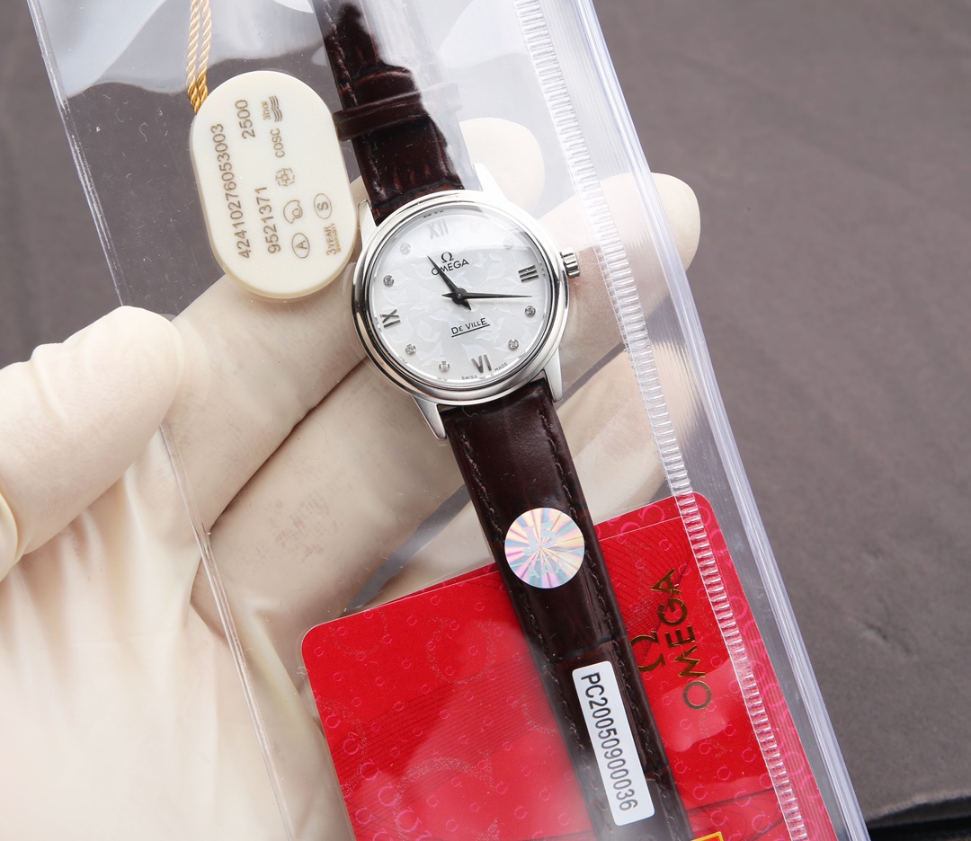 Taiwan FACTORY production: White leather 460. Gold ?20 (THIS product has been strictly tested for water pressure resistance, water resistance up to 120 m ??)
?? This product is shipped in the form of 4? codes, and returns and exchanges are in the form of 