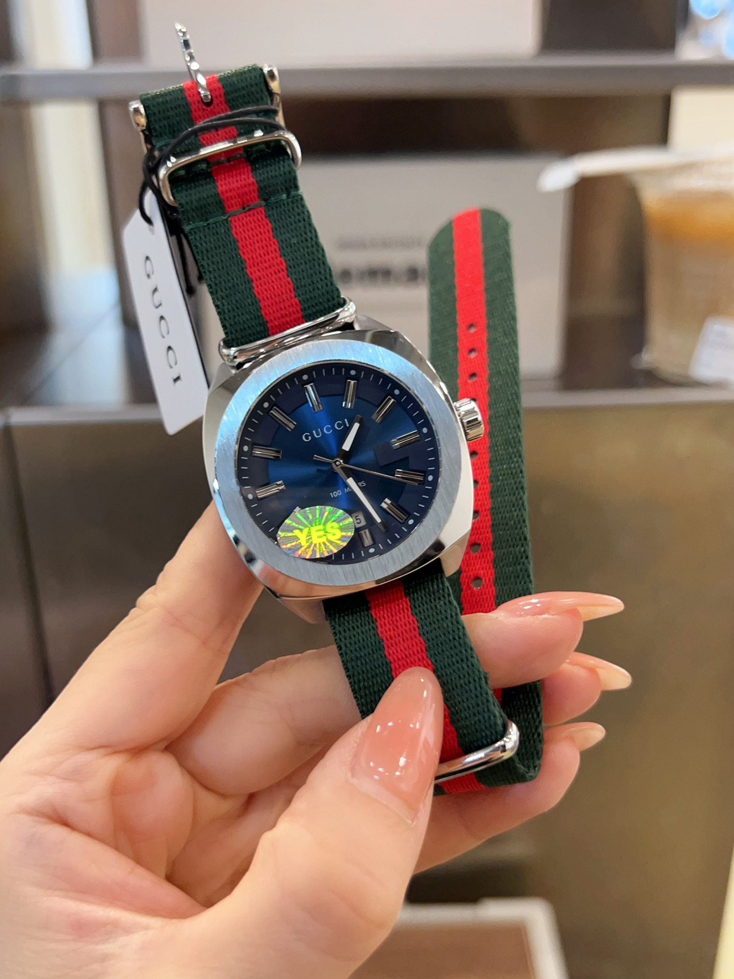 ????260?? Original single tail single Gucci dive series classic double-piece red and green striped nylon strap very fashionable and versatile style OH stainless steel case is very heavy for both men and women to wear Diameter: 38mm