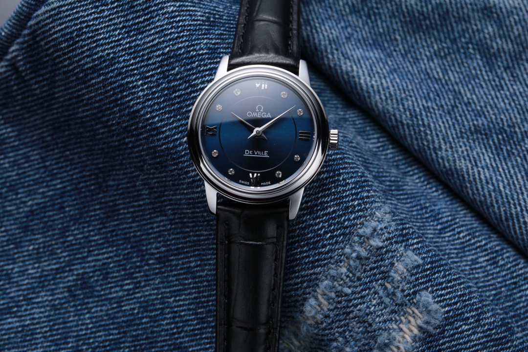 Taiwan factory production: White leather 460. Gold rose ?20. Steel band ?20. (THIS product has been strictly tested for water pressure resistance, water resistance up to 120 meters ??)