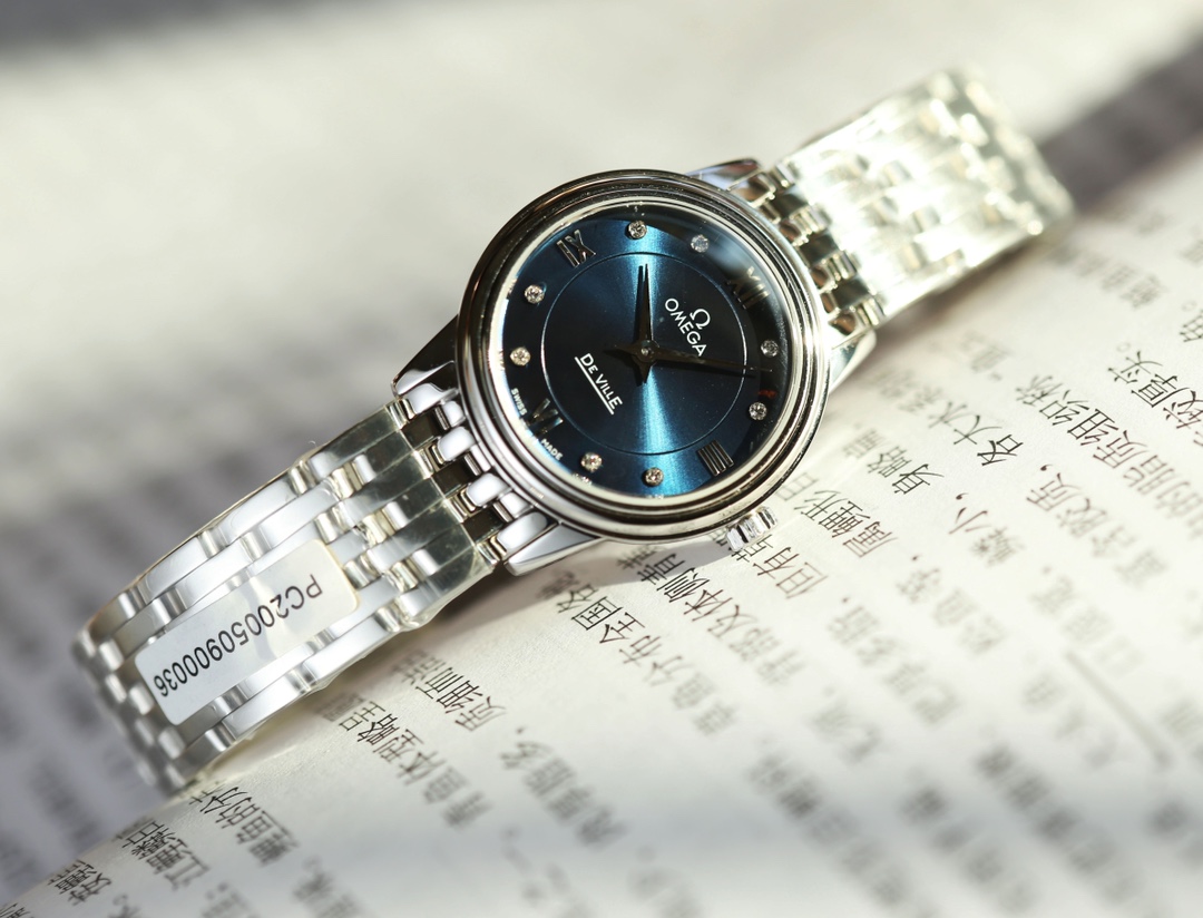 Taiwan factory production: White skin 460. Gold rose ?20. Steel band ?20. (This product has been strictly tested for water pressure resistance up to 120 meters ??)

?? This product is shipped in the form of three codes, return and exchange are in the form