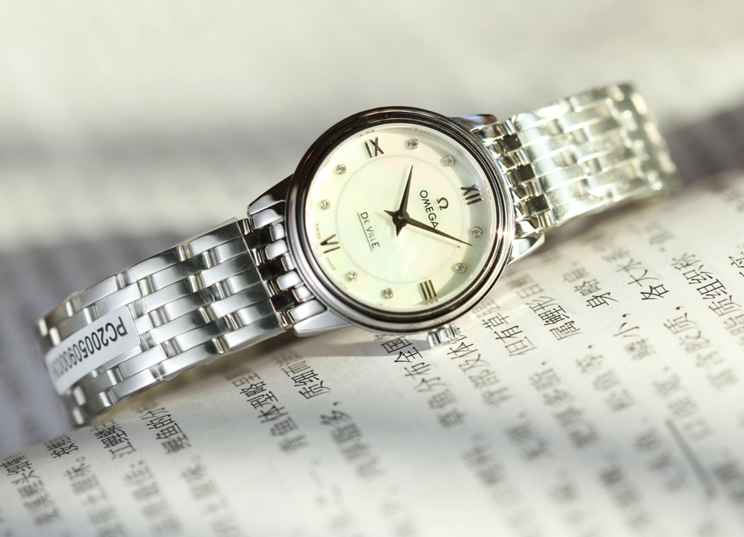 Taiwan factory production: White leather 460. Gold rose ?20. Steel band ?20. (This product has been strictly tested for water pressure resistance, water resistance up to 120 meters ??)

?? This product is shipped in the form of three codes, return and exc