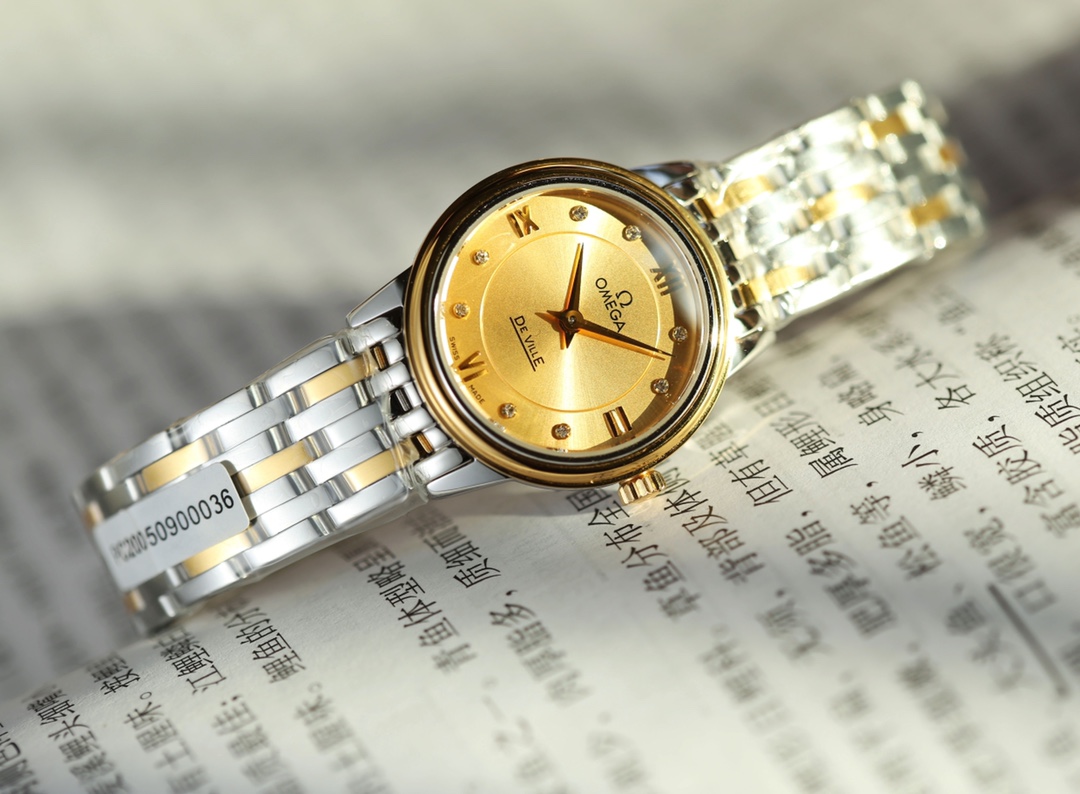 Taiwan factory production: White leather 460. Gold rose ?20. Steel band ?20. (This product has been strictly tested for water pressure resistance, water resistance up to 120 meters ??)

?? This product is shipped in the form of three codes, return and exc