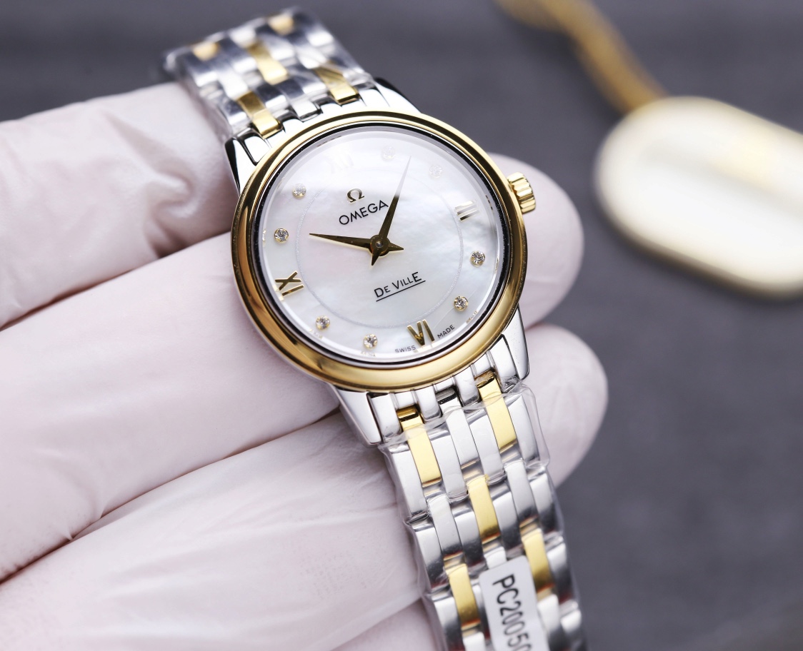 Taiwan factory production: White leather 460. Gold rose ?20. Steel band ?20. (THIS product has been strictly tested for water pressure resistance, water resistance up to 120 meters ??)
?? This product is shipped in the form of three codes, return and exch