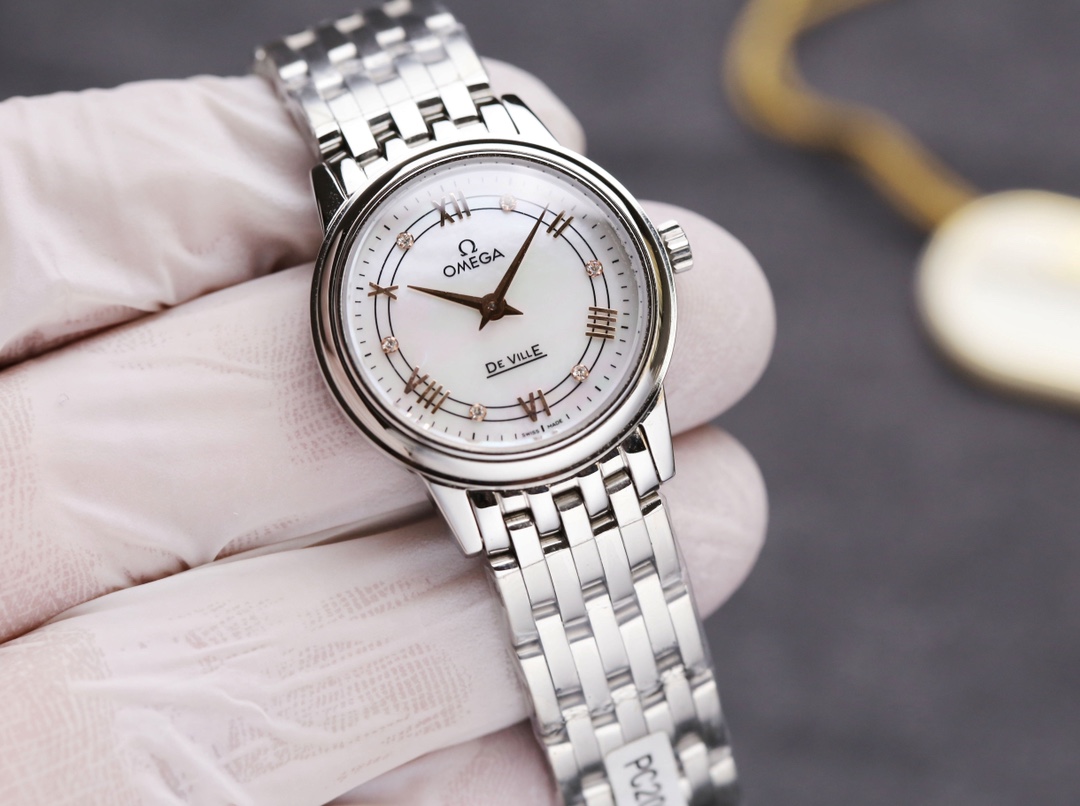 Taiwan factory production: White leather 460. Gold rose ?20. Steel band ?20. (This product has been strictly tested for water pressure resistance, water resistance up to 120 meters ??)

?? This product is shipped in the form of three codes, return and exc