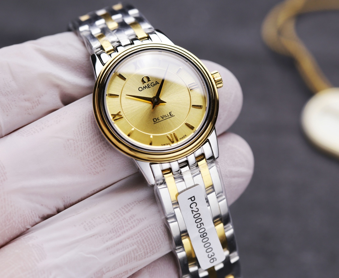 Taiwan factory production: White leather 460. Gold rose ?20. Steel band ?20. (This product has been strictly tested for water pressure resistance, water resistance up to 120 meters ??)

?? This product is shipped in the form of three codes, return and exc