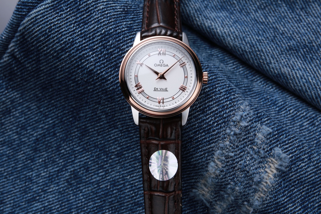 Taiwan factory production: White leather 460. Gold rose ?20. Steel band ?20. (This product has been strictly tested for water pressure resistance, water resistance up to 120 meters ??)
?? This product is shipped in the form of three codes, return and exch