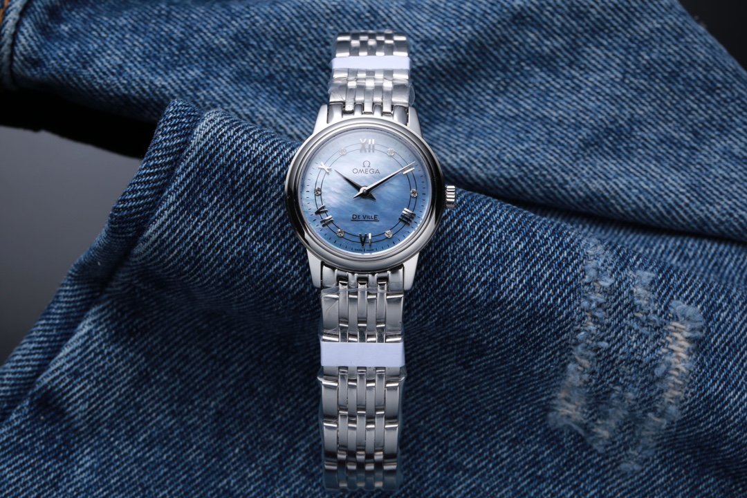 Taiwan factory production: White leather 460. Gold rose ?20. Steel band ?20. (This product has been strictly tested for water pressure resistance, water resistance up to 120 meters ??)
?? This product is shipped in the form of three codes, return and exch