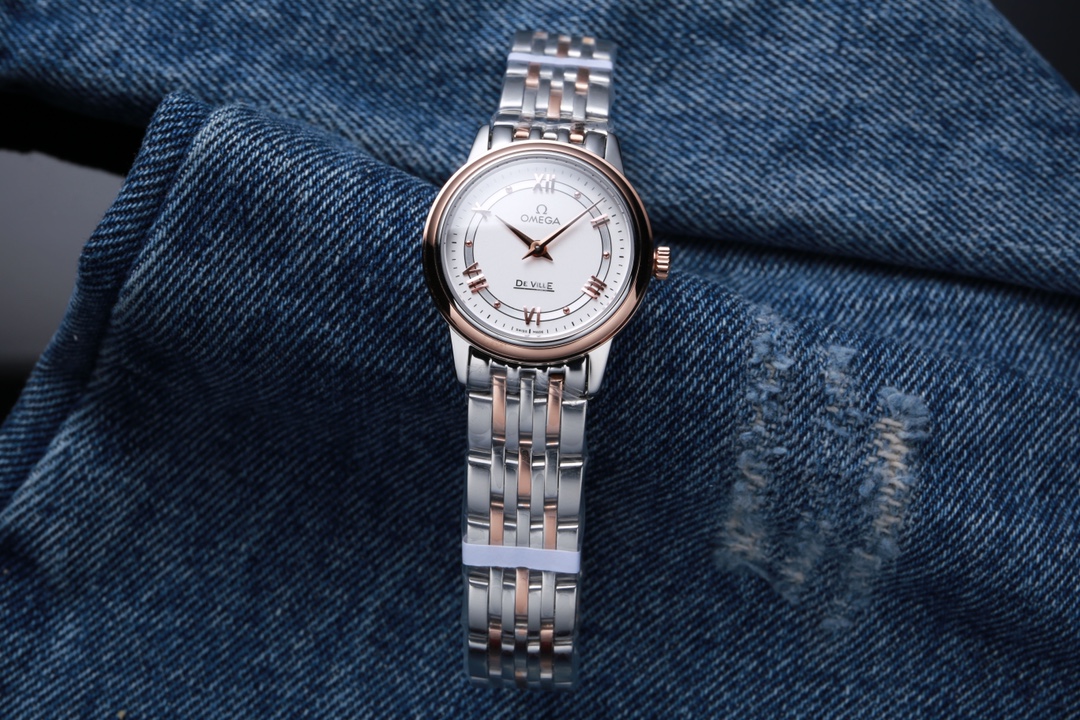 Taiwan factory production: White leather 460. Gold rose ?20. Steel band ?20. (This product has been strictly tested for water pressure resistance, water resistance up to 120 meters ??)
?? This product is shipped in the form of three codes, return and exch