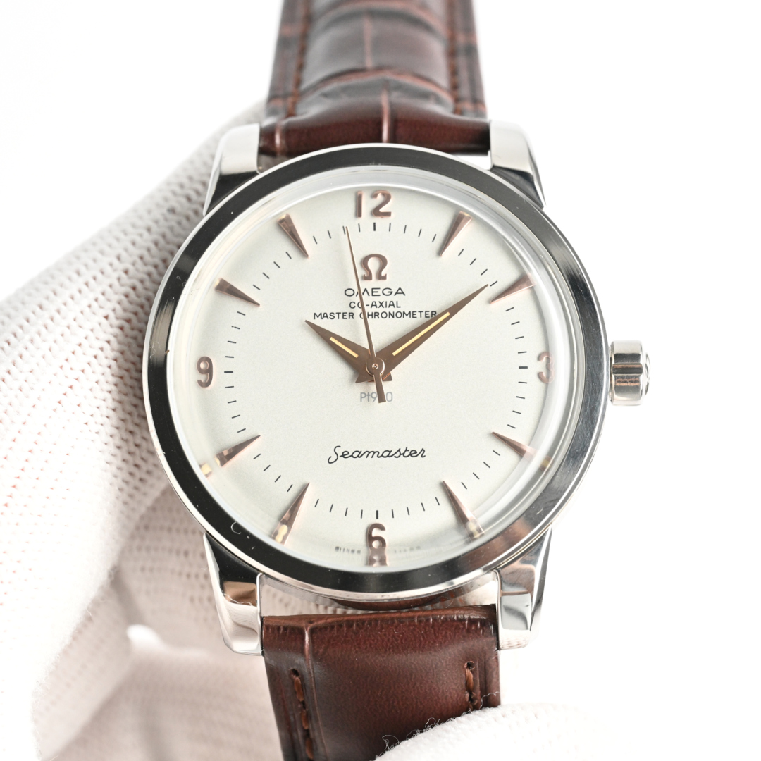 1500 gold +50
OMEGA Seamaster 1948 watch pot lid glass,
A. The exclusive custom 8806 Master Chronometer integrated movement, with the same texture, structure, balance wheel position and openwork as the original, the beauty of the movement is clearly visib