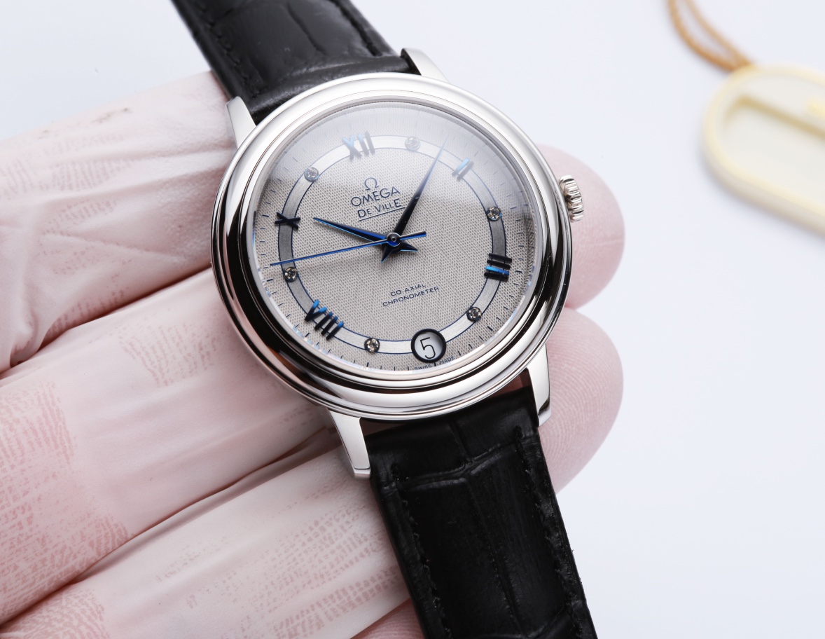 Taiwan factory production: White leather 480. Gold rose ?20. Steel band ?20. (This product has been strictly tested for water pressure resistance, water resistance up to 120 meters ??)

?? This product is shipped in the form of three codes, return and exc