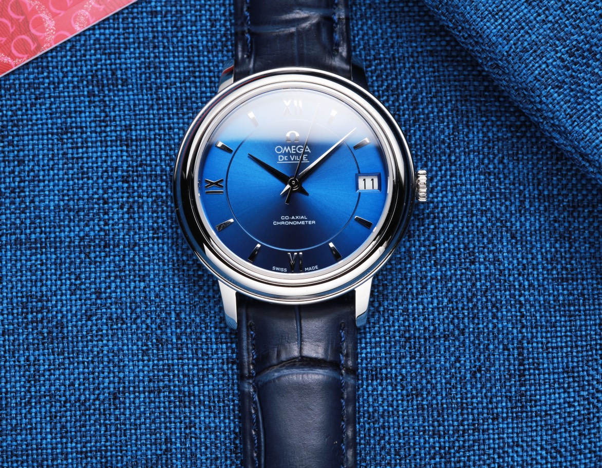 Taiwan factory production: White leather 480. Gold rose ?20. Steel band ?20. (This product has been strictly tested for water pressure resistance, water resistance up to 120 meters ??)

?? This product is shipped in the form of three codes, return and exc