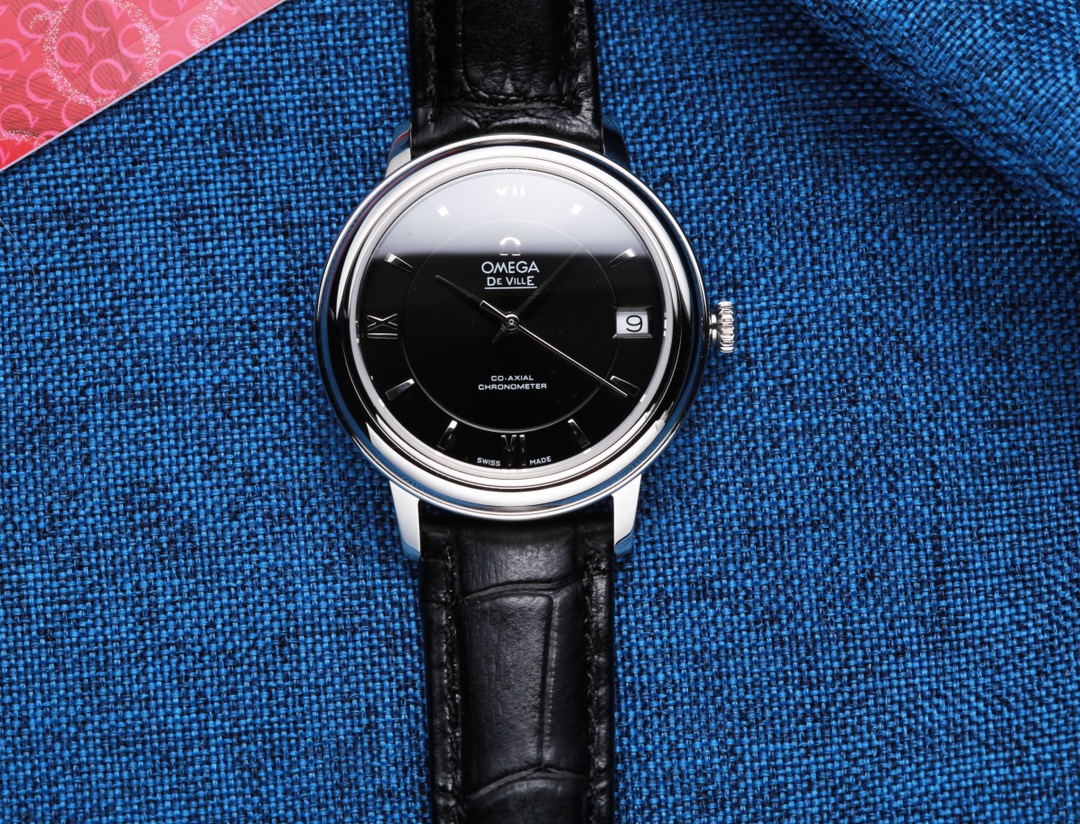 Taiwan factory production: White leather 480. Gold rose ?20. Steel band ?20. (This product has been strictly tested for water pressure resistance, water resistance up to 120 meters ??)

?? This product is shipped in the form of three codes, return and exc