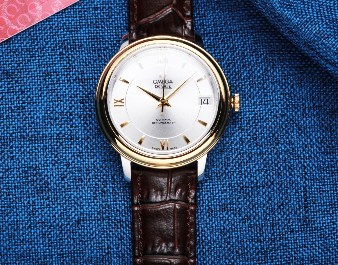 Taiwan factory production: White leather 480. Gold rose ?20. Steel band ?20. (This product has been strictly tested for water pressure resistance, water resistance up to 120 meters ??)

?? This product is shipped in the form of three codes, return and exc