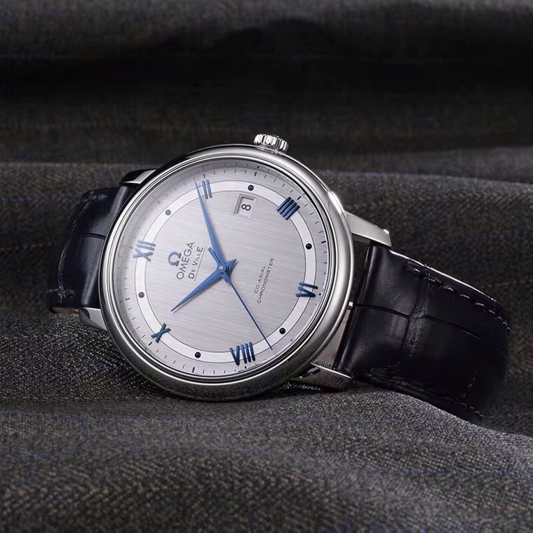 Taiwan factory production: White leather 510. Gold rose ?20. Steel band ?50. (This product has been strictly tested for water pressure resistance, water resistance up to 120 meters ??)