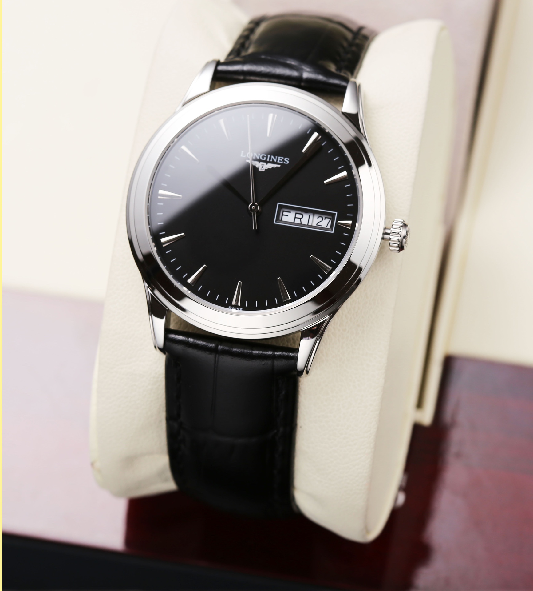 Taiwan-made: White leather P: 480. Gold ?20
(This product has been strictly tested for water pressure resistance, water-resistant up to 120 meters ??)