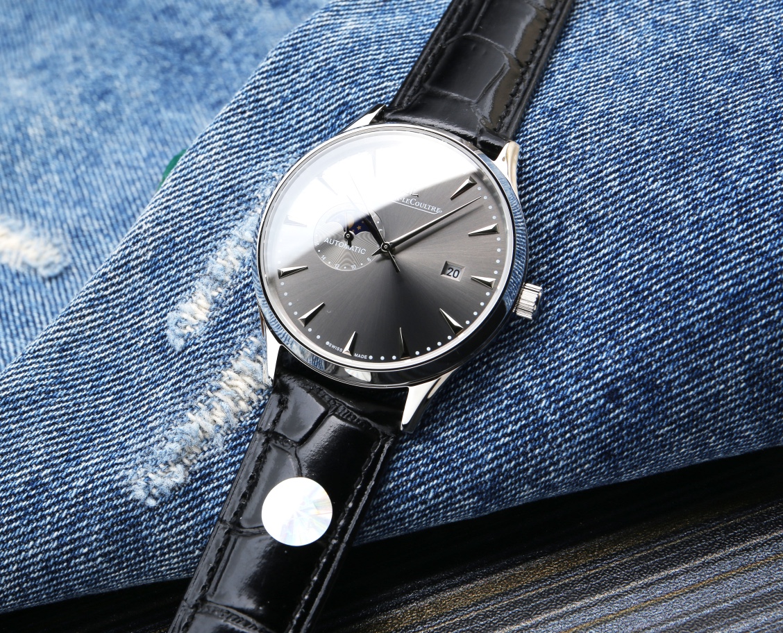 Taiwan factory product: White leather P: 640. (This product has been strictly tested for water pressure resistance up to 120 m ??)