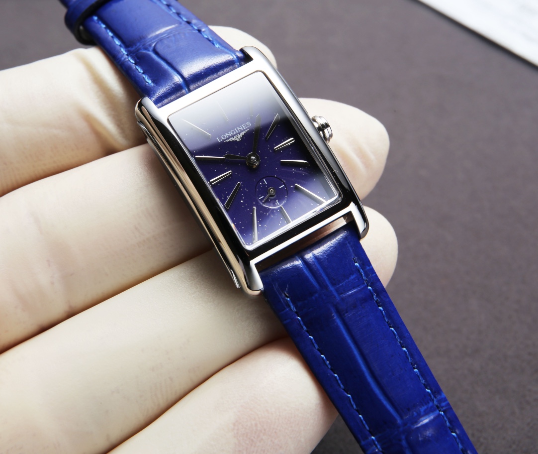 Taiwan-made: White leather P:550. Diamond ?40.
(This product has been strictly tested for water pressure resistance, water resistance up to 120 meters ??)