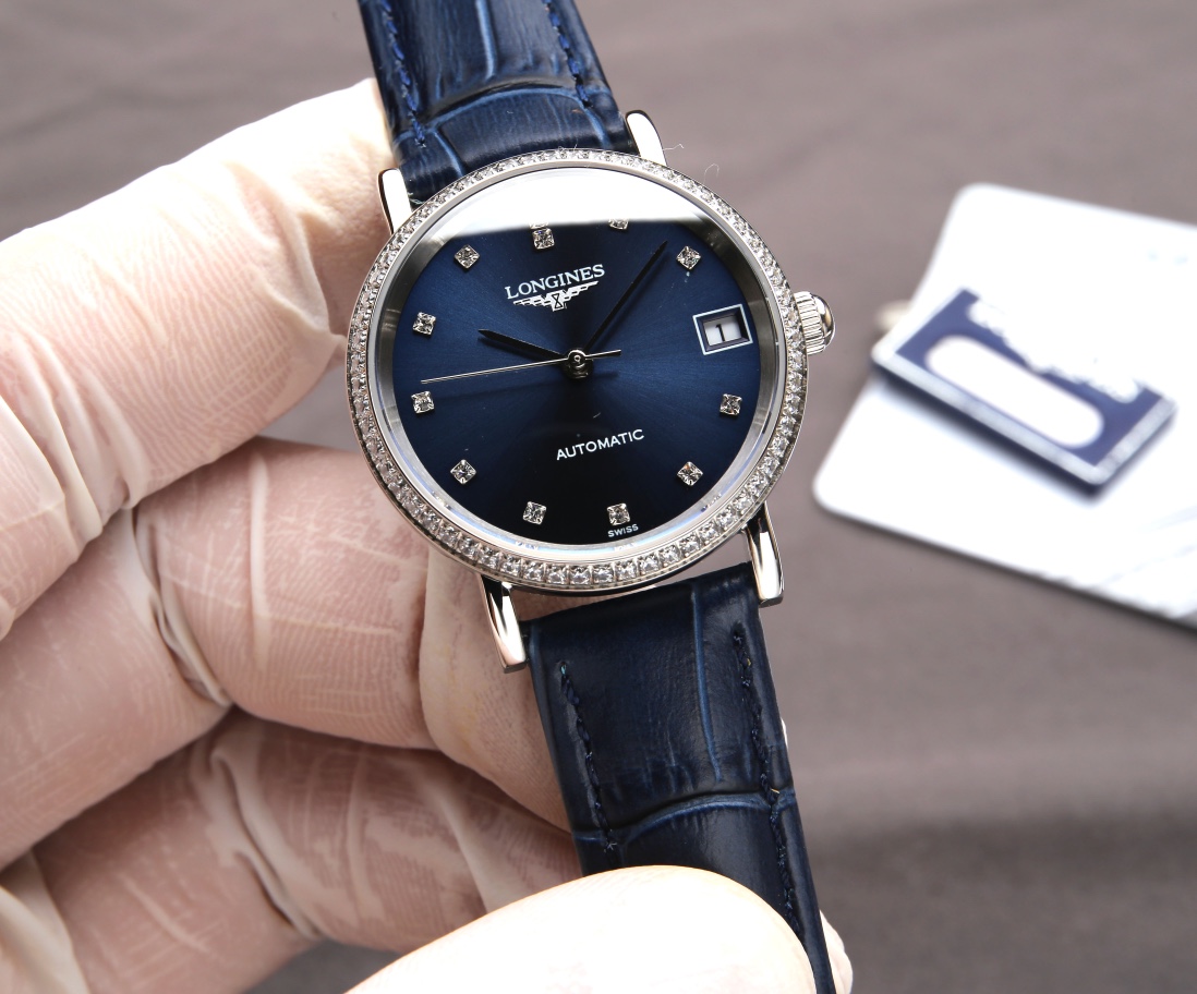 Produced by Taiwan: White diamond 670. Steel strip ?20. Gold ?20. (This product has been strictly tested for water pressure and is waterproof up to 120 meters ??)
?? This item is shipped in the form of three codes, return and exchange are in and out in th