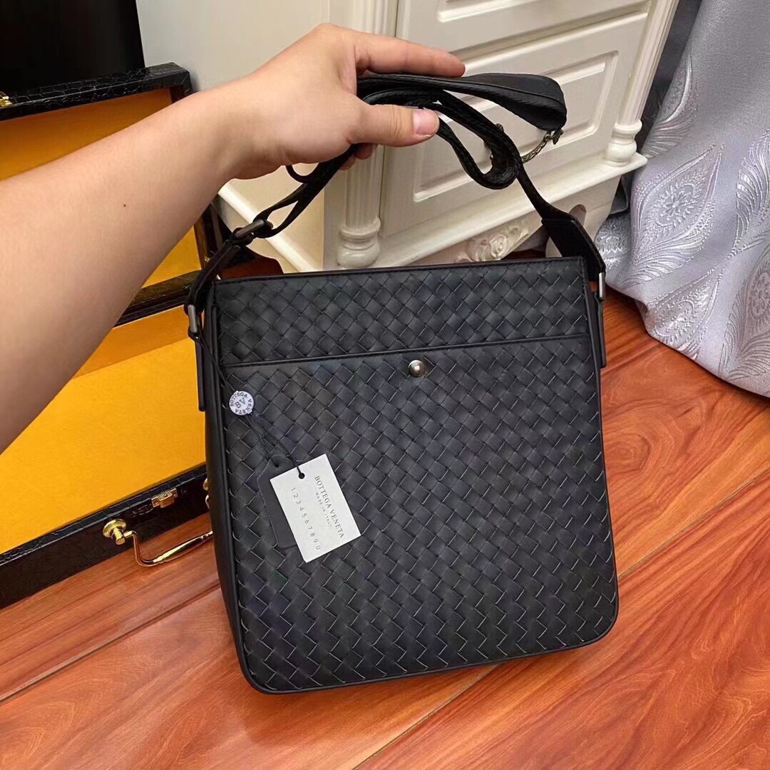 480????Bottega ??bv soft and fine tire bovine slatted shoulder crossbody bag! Tips: Soft and fine calf leather with a slight scratch on the surface is normal, perfect type customers choose with caution. Size: 6706-3, size: 27/28/6cm