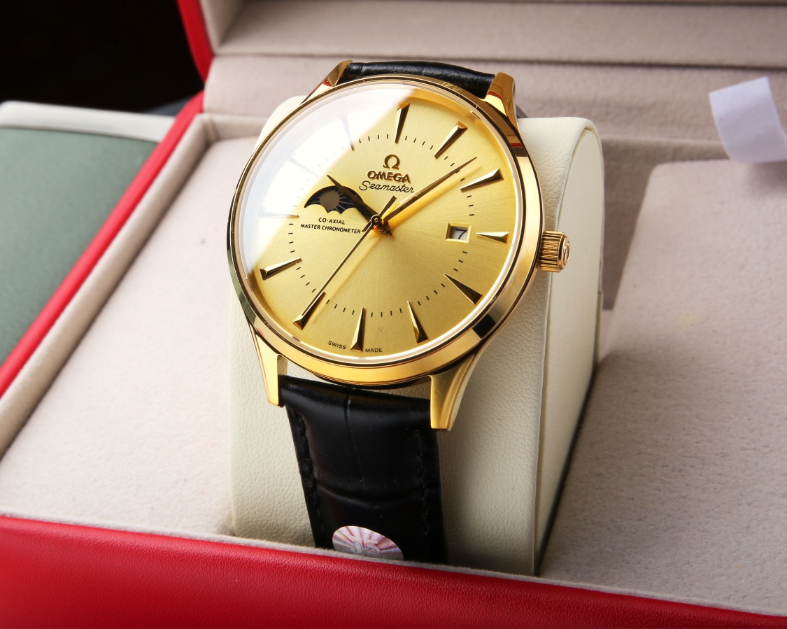 Taiwan factory product: Gold leather p: 660. (This product has been strictly tested for water pressure resistance up to 120 m ??)
Taiwan factory, Omega, Sun Moon Star series, with custom original imported 8217 movement (0 repair 0 after-sales), 24 hours/t